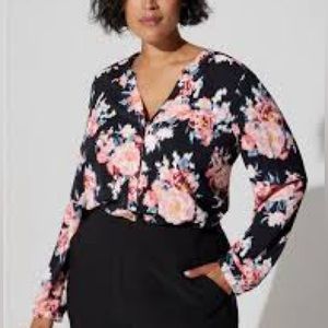 TORRID STUDIO CREPE DE CHINE BUTTON FRONT LONG SLEEVE BLOUS Size 5 (28)